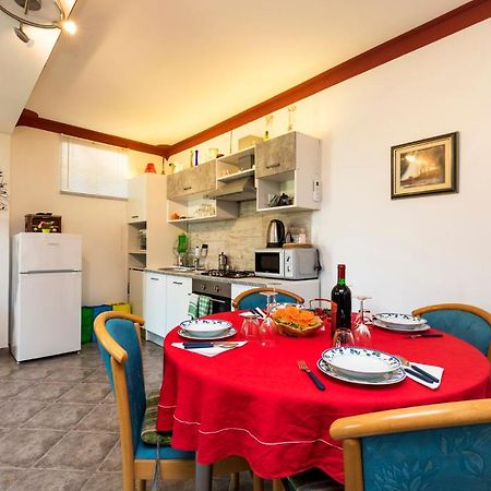 Apartman Maya Mali Lošinj Exterior foto